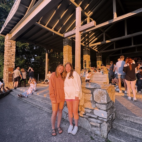 hi I’m maggie!! 🤍 - Picture 13 of 16